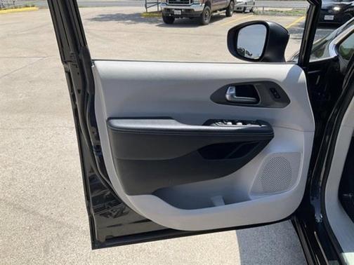 2023 Chrysler Pacifica Touring-L