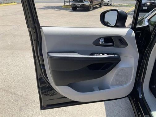 2023 Chrysler Pacifica Touring-L