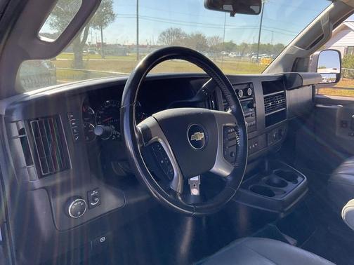 2017 Chevrolet Express 3500 LS