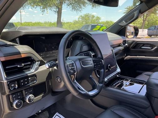 Onyx Black 2025 GMC Yukon XL DENALI
