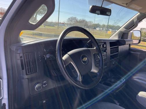 2017 Chevrolet Express 3500 LS