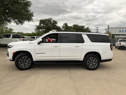 Summit White 2024 Chevrolet Suburban Z71
