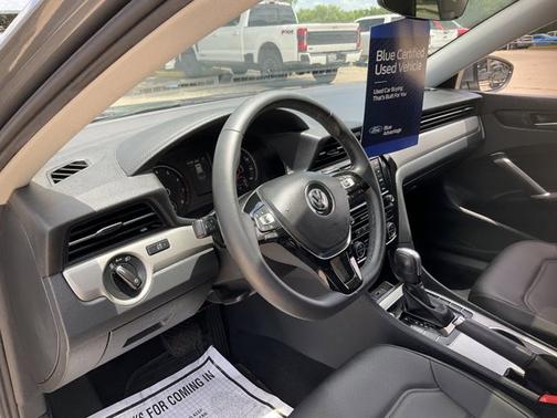 Platinum Gray Metallic 2021 Volkswagen Passat 2.0T SE