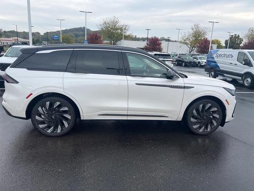2024 Lincoln Nautilus Black Label