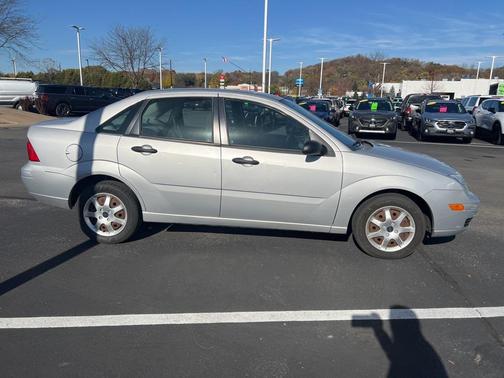 2005 Ford Focus ZX4