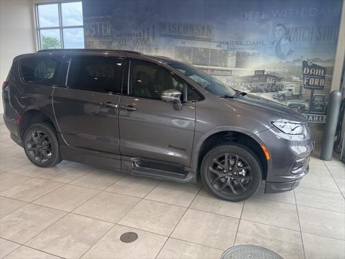 2021 Chrysler Pacifica Touring L