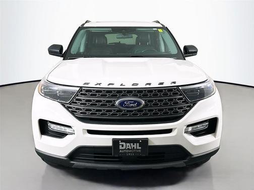 Star White Metallic Tri-Coat 2022 Ford Explorer XLT