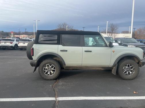 2023 Ford Bronco Badlands