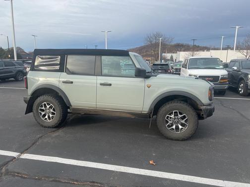 2023 Ford Bronco Badlands