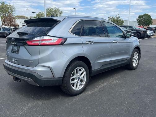 Iconic Silver Metallic 2022 Ford Edge SEL