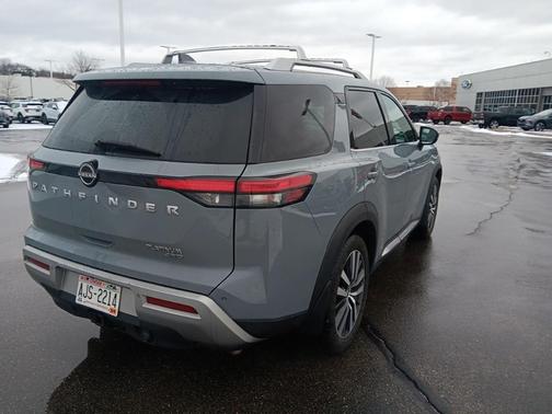 2022 Nissan Pathfinder Platinum 4WD