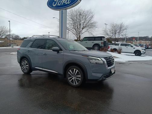 2022 Nissan Pathfinder Platinum 4WD