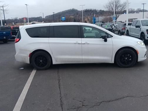 2025 Chrysler Pacifica L