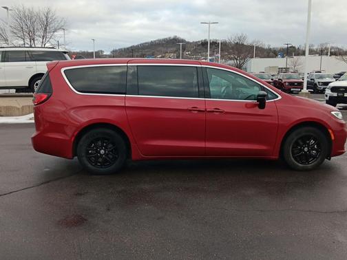 2025 Chrysler Pacifica L