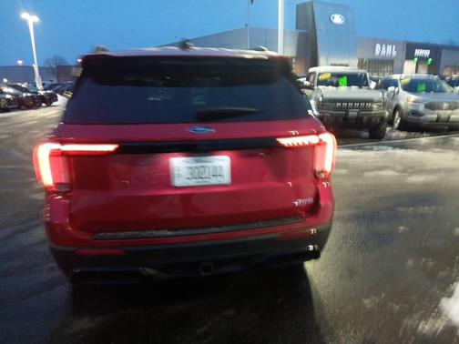 2025 Ford Explorer ST-Line