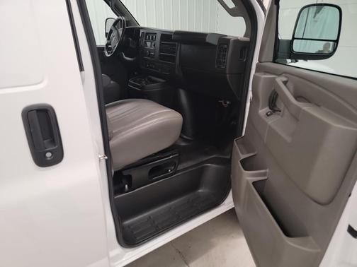 2023 GMC Savana 2500 Work Van