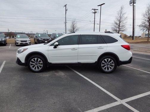 Photo 4 of 28 of 2018 Subaru Outback 3.6R Touring