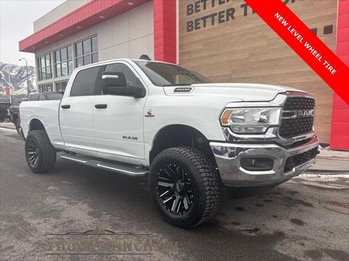 2023 RAM 3500 Big Horn Crew Cab 4x4 6'4' Box