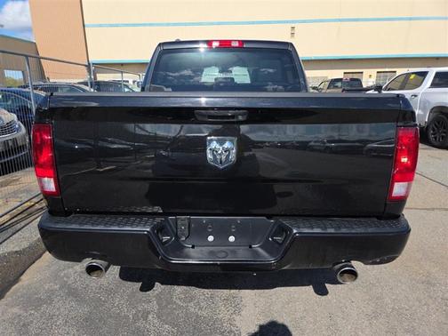 Brilliant Black Crystal Pearlcoat 2015 RAM 1500 Tradesman/Express