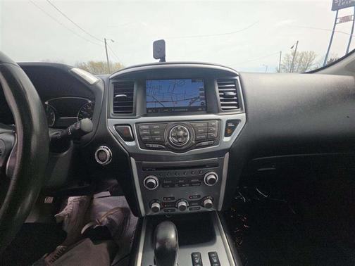 2017 Nissan Pathfinder SL