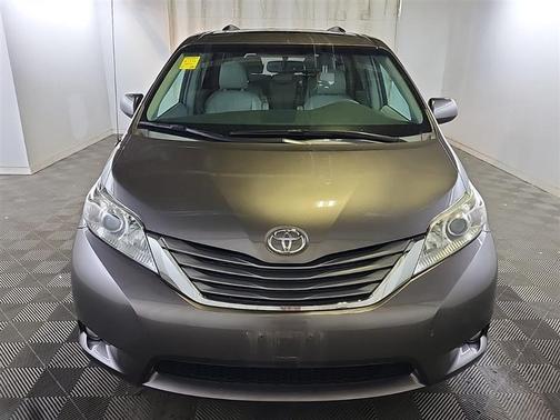 2014 Toyota Sienna XLE