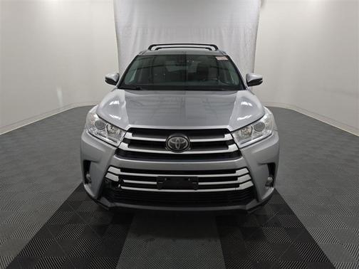 Celestial Silver Metallic 2017 Toyota Highlander XLE