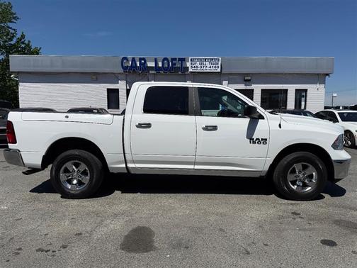 Bright White Clearcoat 2017 RAM 1500 SLT