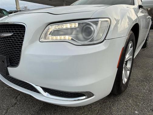 2016 Chrysler 300 Limited