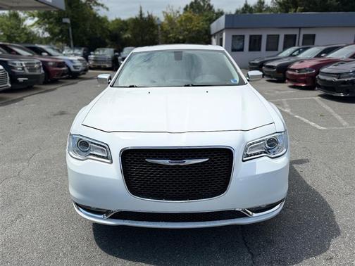 Bright White Clearcoat 2019 Chrysler 300 Limited