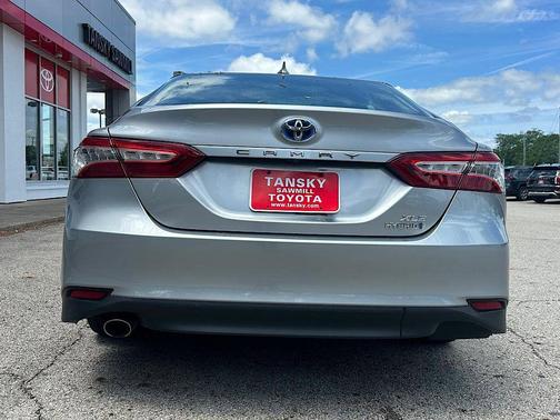 Celestial Silver Metallic 2019 Toyota Camry Hybrid XLE