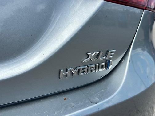 Celestial Silver Metallic 2019 Toyota Camry Hybrid XLE