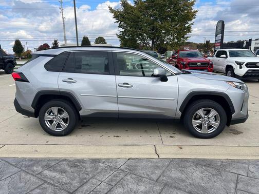 2025 Toyota RAV4 Hybrid LE