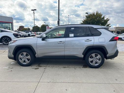 2025 Toyota RAV4 Hybrid LE