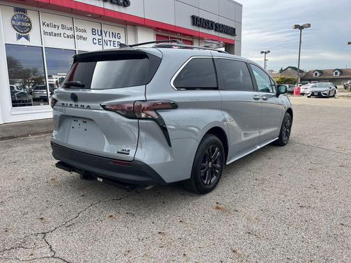 2024 Toyota Sienna Woodland Edition