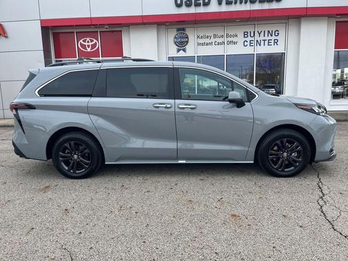 2024 Toyota Sienna Woodland Edition