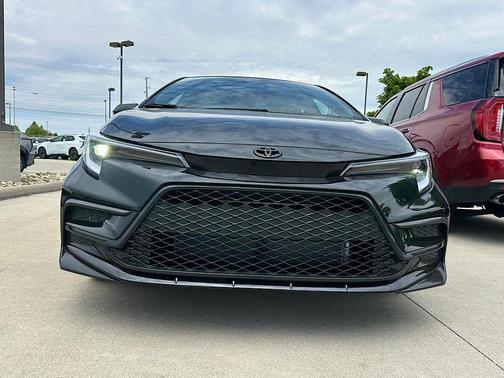 Midnight Black Metallic 2026 Toyota Corolla SE