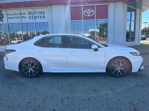 2024 Toyota Camry SE