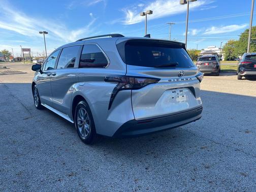 2024 Toyota Sienna XLE