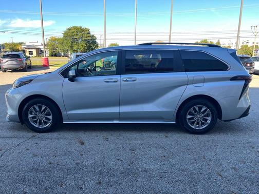 2024 Toyota Sienna XLE