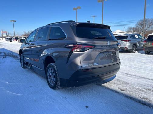 2023 Toyota Sienna XLE