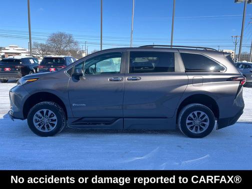 2023 Toyota Sienna XLE