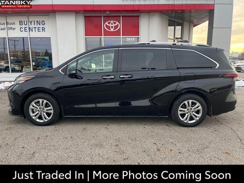 2022 Toyota Sienna Platinum