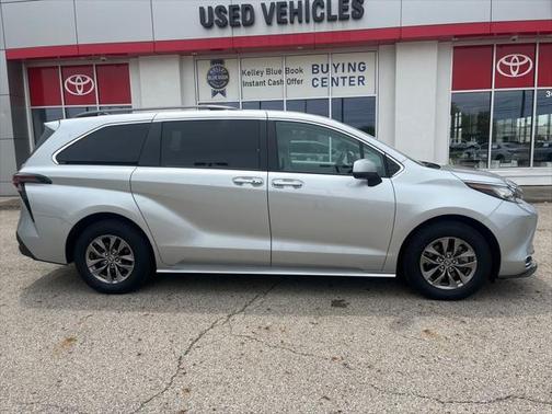 2023 Toyota Sienna XLE 7 Passenger