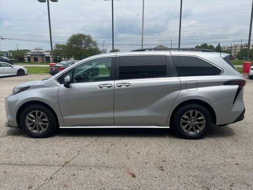 2023 Toyota Sienna XLE 7 Passenger