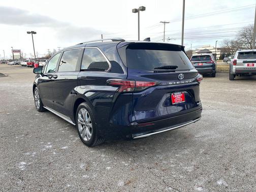 2022 Toyota Sienna Platinum