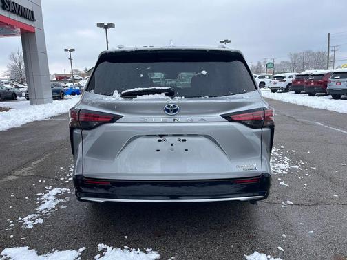 2024 Toyota Sienna Platinum
