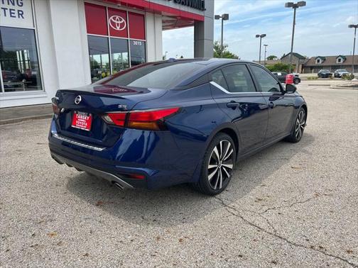 2022 Nissan Altima SR FWD
