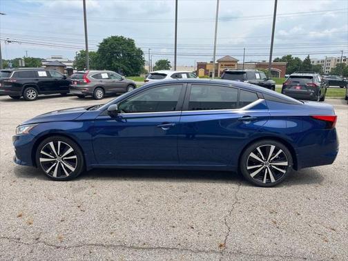 2022 Nissan Altima SR FWD