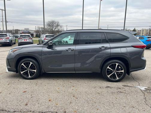 2022 Toyota Highlander XSE