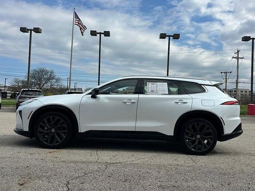 Oxygen White 2025 Toyota Crown Signia Limited